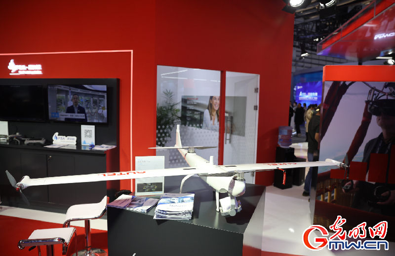 【乌镇视窗】互联网之光博览会|AI互动体验:科技“玩伴”让未来触手可及 【乌镇视窗】互联网之光博览会|AI互动体验:科技“玩伴”让未来触手可及