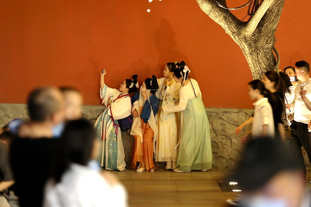 长安吟咏·我的邻居是大唐诗人