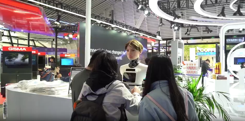 中国蓝观察丨今年的乌镇峰会，各路机器人“大展拳脚”