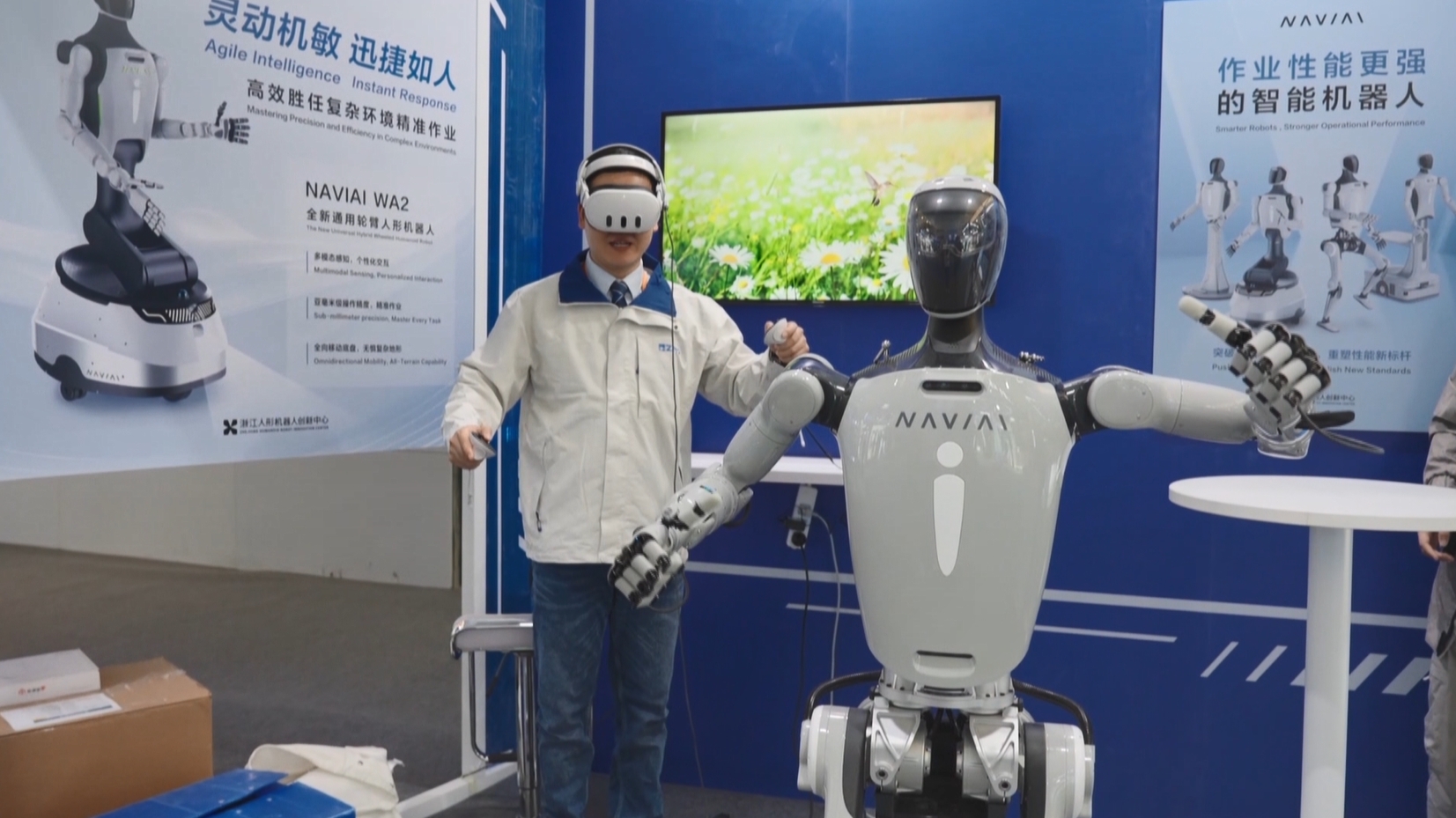 中国蓝观察丨今年的乌镇峰会,各路机器人“大展拳脚” 中国蓝观察丨今年的乌镇峰会,各路机器人“大展拳脚”