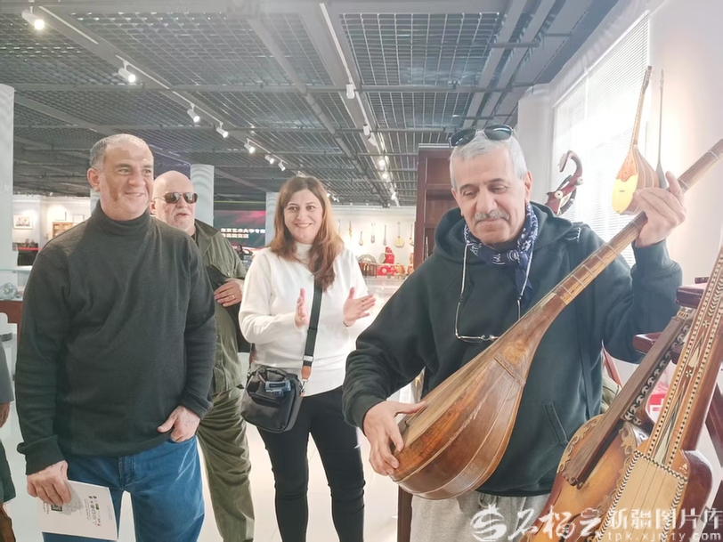 “会把真实的新疆故事讲给各国朋友听”——海外高校教师在疆参访侧记