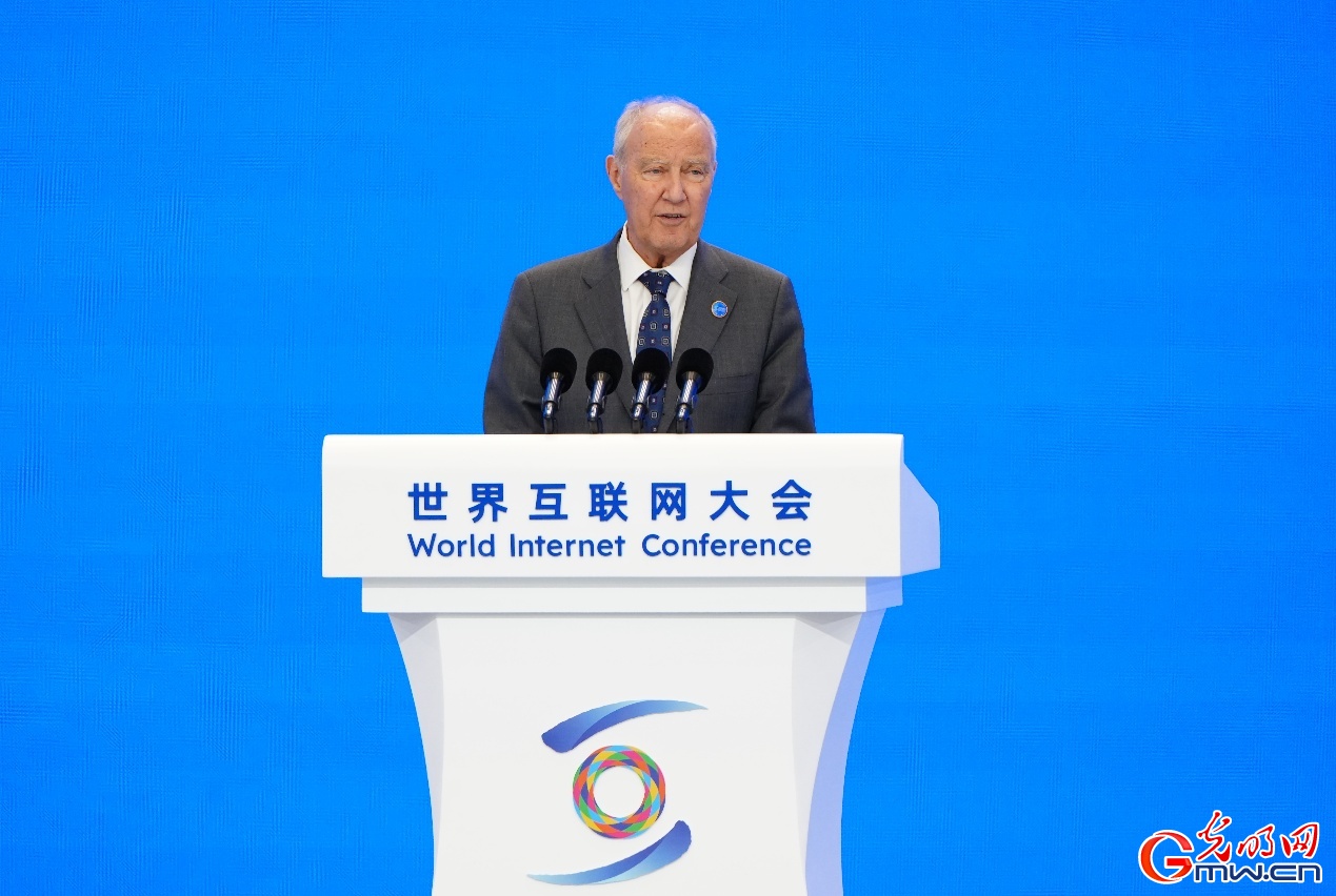 弗朗西斯•高锐:人工智能模型开源有助于缩小数字鸿沟 弗朗西斯•高锐:人工智能模型开源有助于缩小数字鸿沟