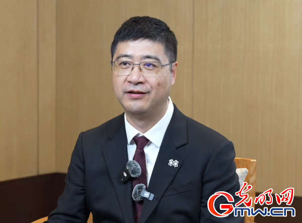 乌镇声音丨易鑫贾志峰:AI时代模型只是起点,治理体系才是关键 乌镇声音丨易鑫贾志峰:AI时代模型只是起点,治理体系才是关键