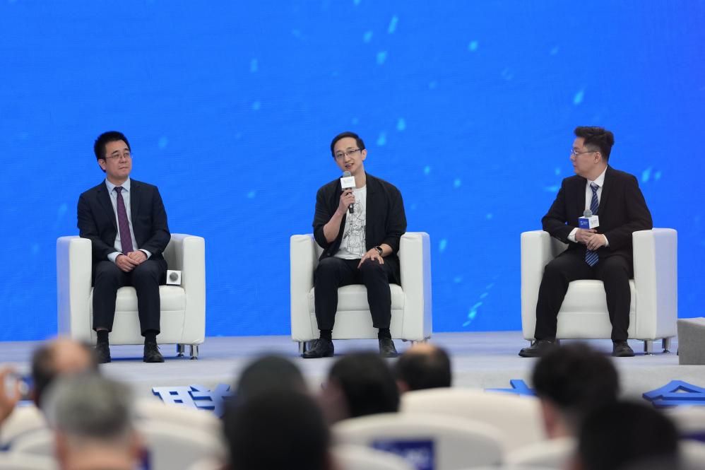 财经聚焦丨“六小龙乌镇对话”，他们如何思考AI和未来