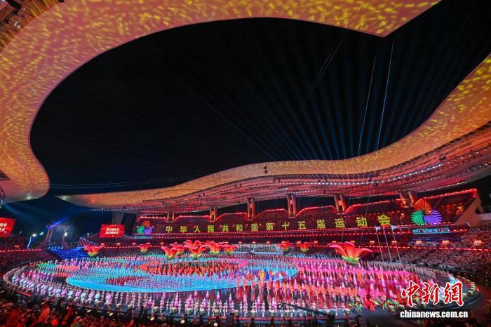 （粤港澳全运会）港澳各界热议十五运会开幕：大湾区融合发展进入新阶段