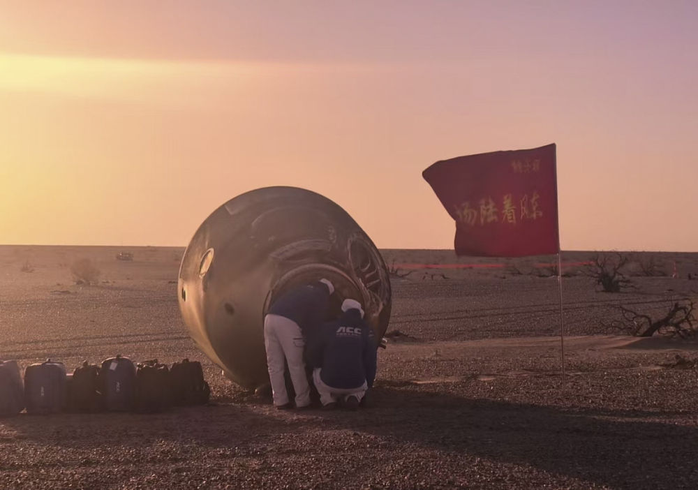 舟落东风霞色里 画展神州明日春——写在神舟二十号航天员乘组天外凯旋之际 舟落东风霞色里 画展神州明日春——写在神舟二十号航天员乘组天外凯旋之际