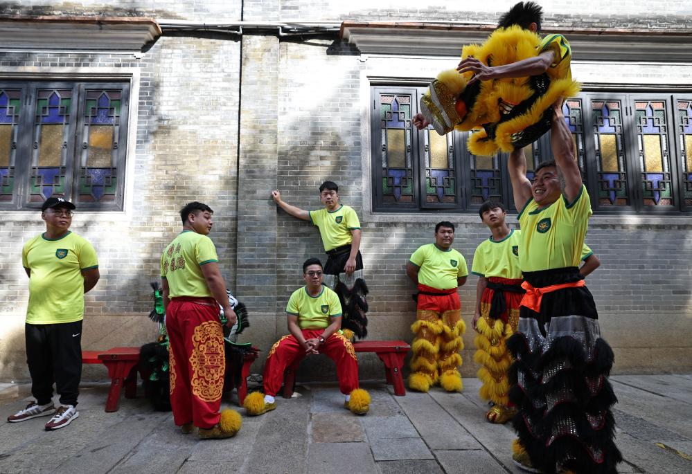 追光丨在这里,狮子天天“醒”,舞狮天天见!_第十五届全国运动会_新华网