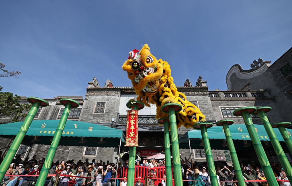 追光丨在这里,狮子天天“醒”,舞狮天天见!_第十五届全国运动会_新华网