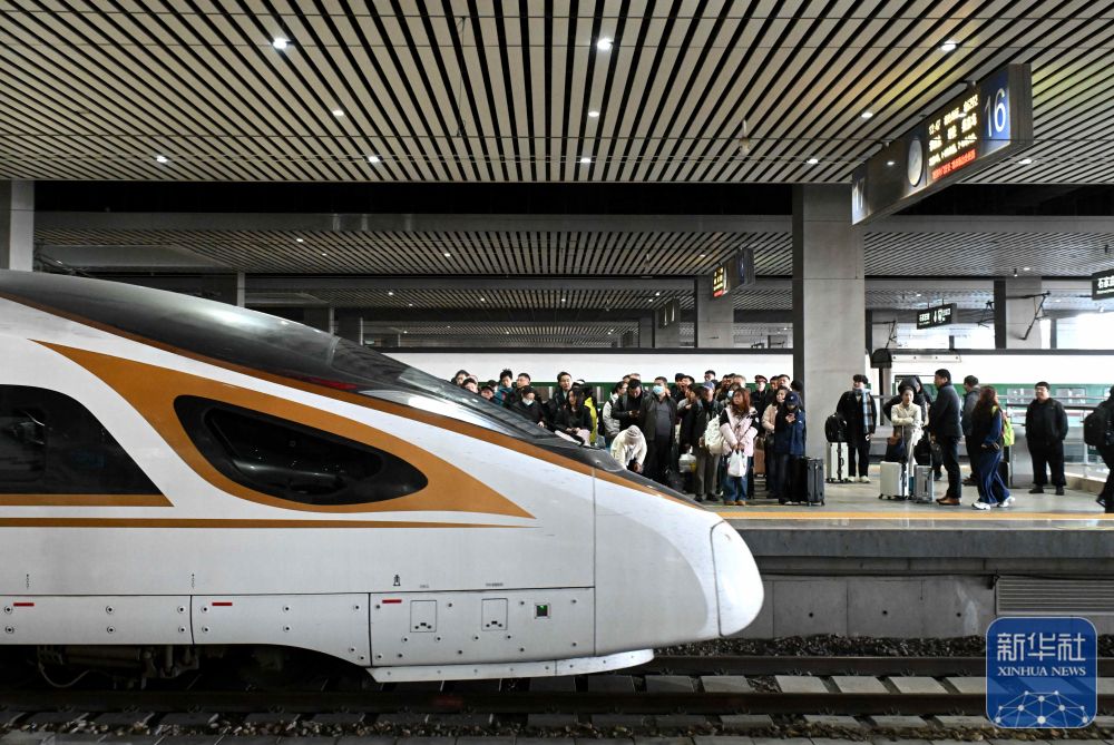 前10月全国铁路发送旅客39.5亿人次 创历史同期新高 前10月全国铁路发送旅客39.5亿人次 创历史同期新高