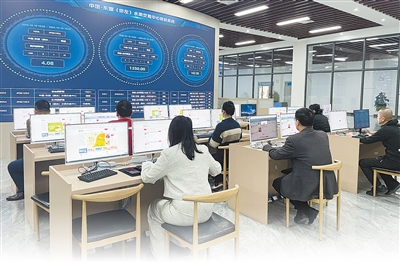 边民互市热 口岸经济活 边民互市热 口岸经济活