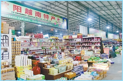 边民互市热 口岸经济活 边民互市热 口岸经济活