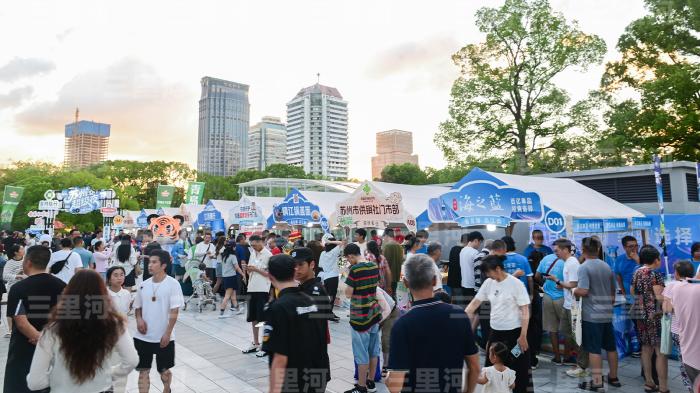 服务消费崛起,铸就超大规模市场新引擎