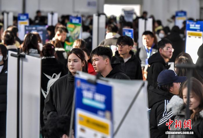 新疆高校举办校园招聘会 新疆高校举办校园招聘会