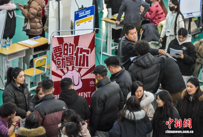 新疆高校举办校园招聘会