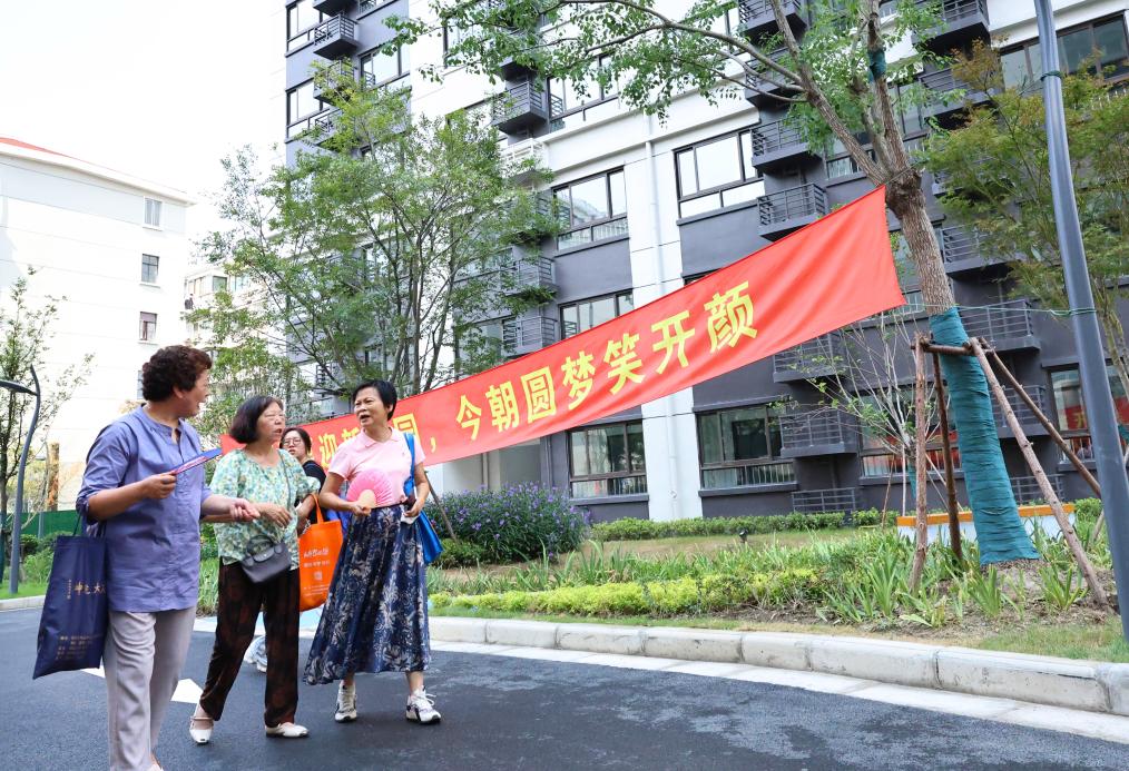 告别“拎马桶”,人民城市有高度更有温度——上海下“绣花功夫”持久攻坚城市更新的生动范本