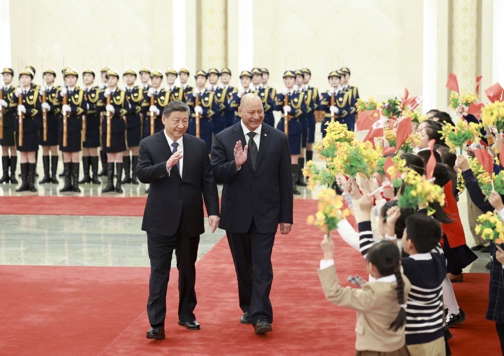 新华图讯丨习近平会见汤加国王图普六世