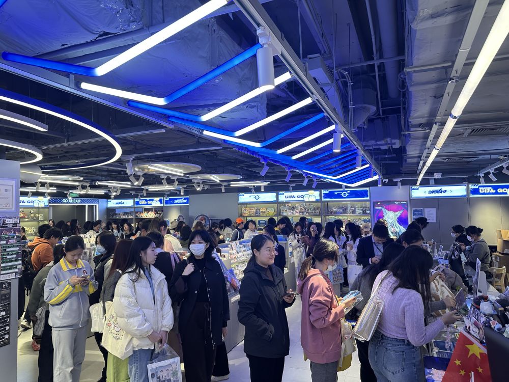 新华视点·关注城市更新|“00”后为啥又开始爱逛街了？