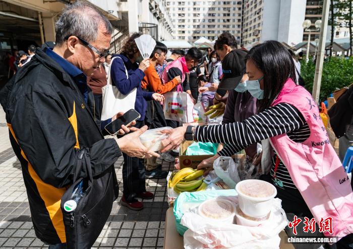 香港各界以多种形式哀悼大埔火灾遇难者