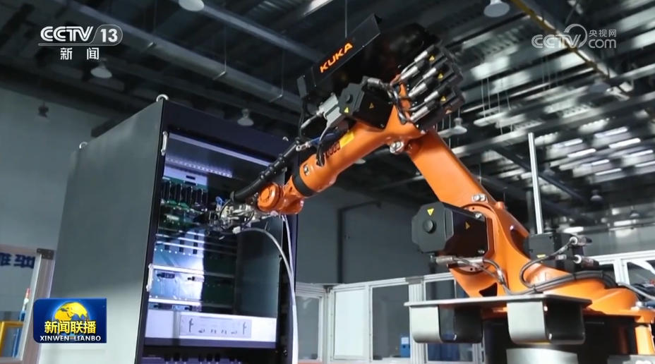 【学习贯彻四中全会精神·一线见闻】让数据资源“跑”起来