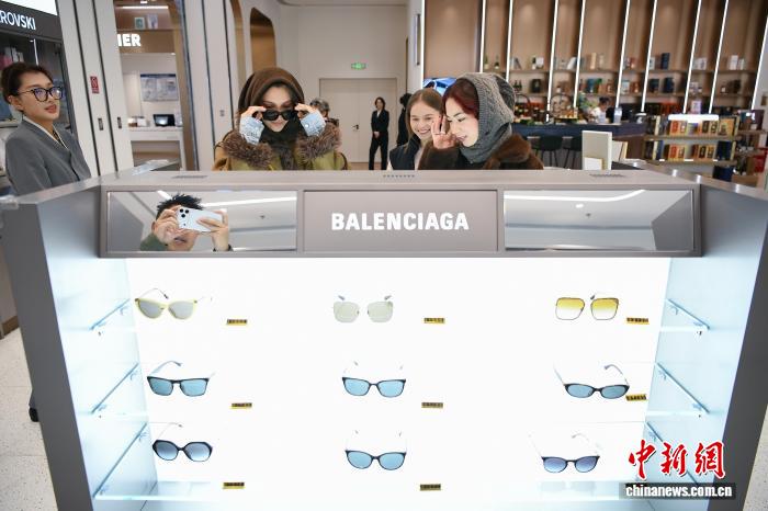 天津首家市内免税店投入运营