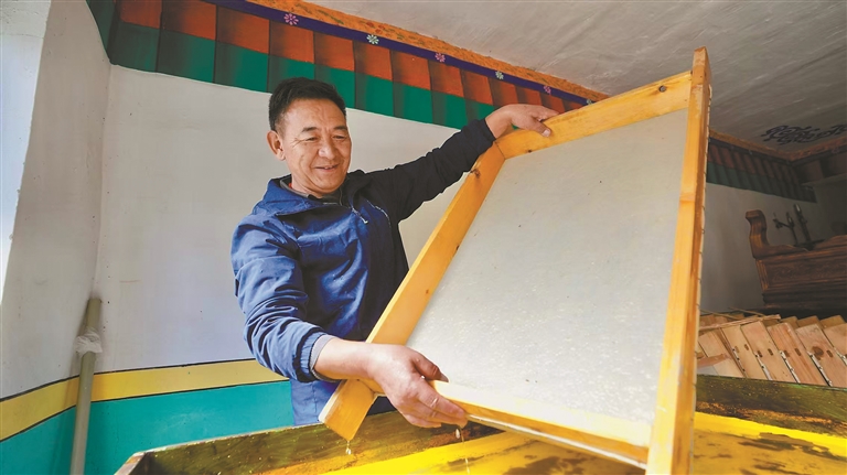 千年技艺焕新生 传承赋能惠民生——记唐加乡直贡嘎秀藏纸 千年技艺焕新生 传承赋能惠民生——记唐加乡直贡嘎秀藏纸
