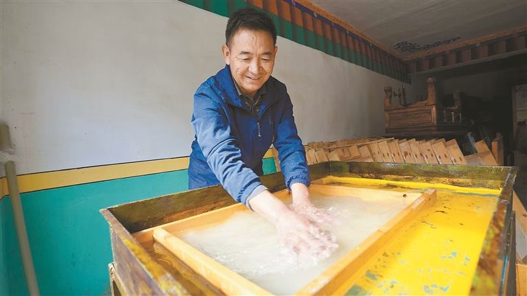 千年技艺焕新生 传承赋能惠民生——记唐加乡直贡嘎秀藏纸 千年技艺焕新生 传承赋能惠民生——记唐加乡直贡嘎秀藏纸