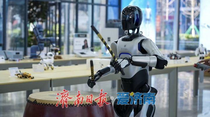 趵眼|北方首家“机器人6S店”落地济南,意味着什么?