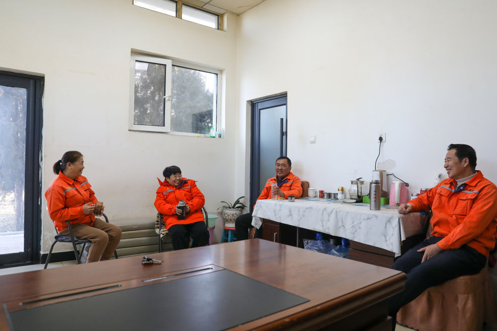 寒潮之下暖流汇聚——各地筑牢温暖“防线” 寒潮之下暖流汇聚——各地筑牢温暖“防线”