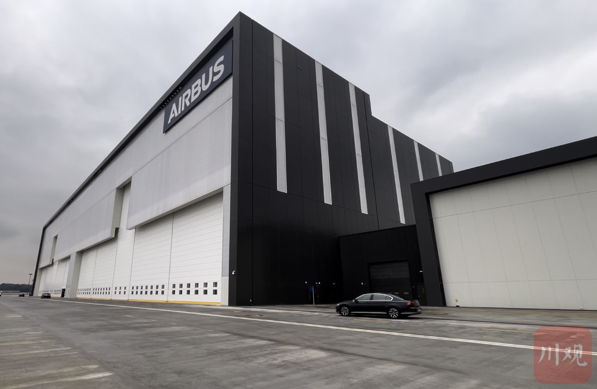 搭乘一列车，与全世界做生意——从第12万列中欧班列看四川向西开放丨牢记嘱托 奋力打造两高地两基地一屏障