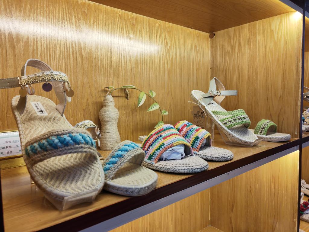 四中全会精神在基层丨千年麻编工艺如何走俏国内外市场?