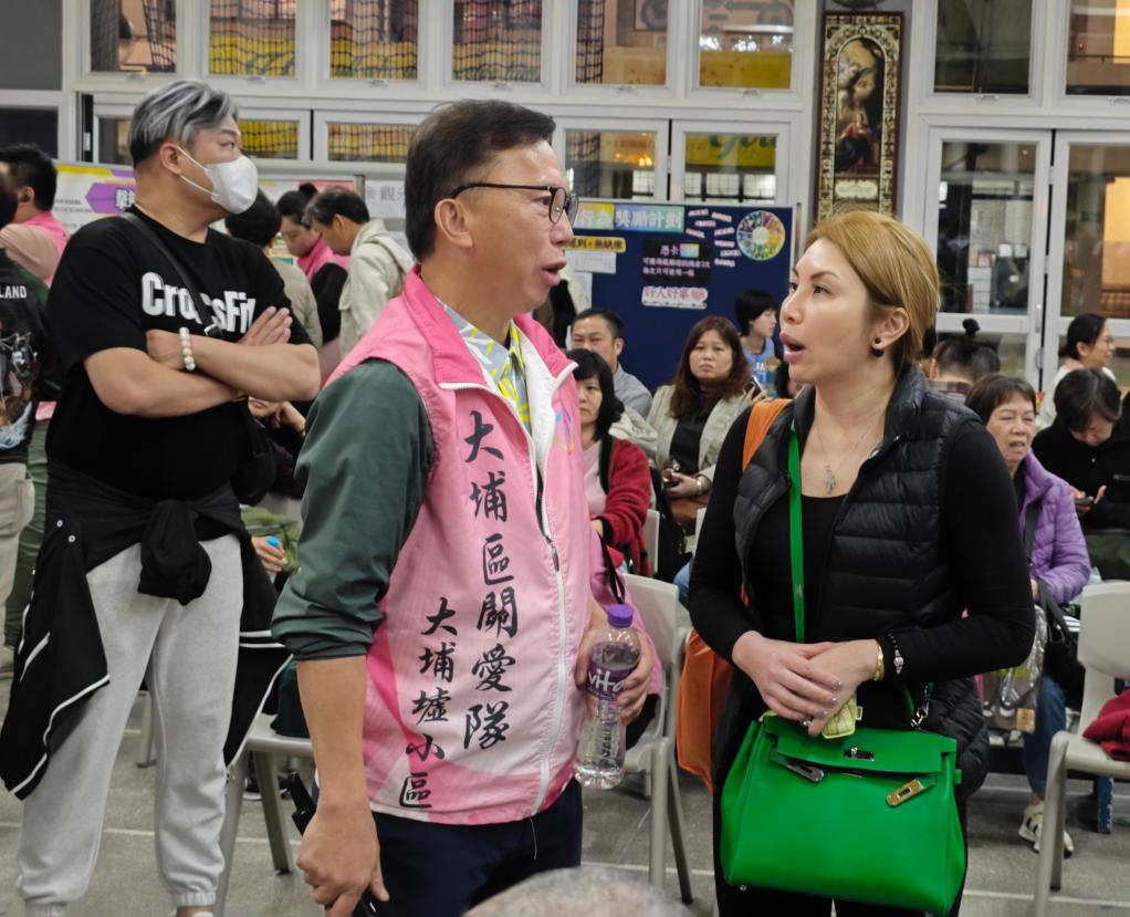 心手相牵 守望相助——香港火灾救援善后行动中的关爱队