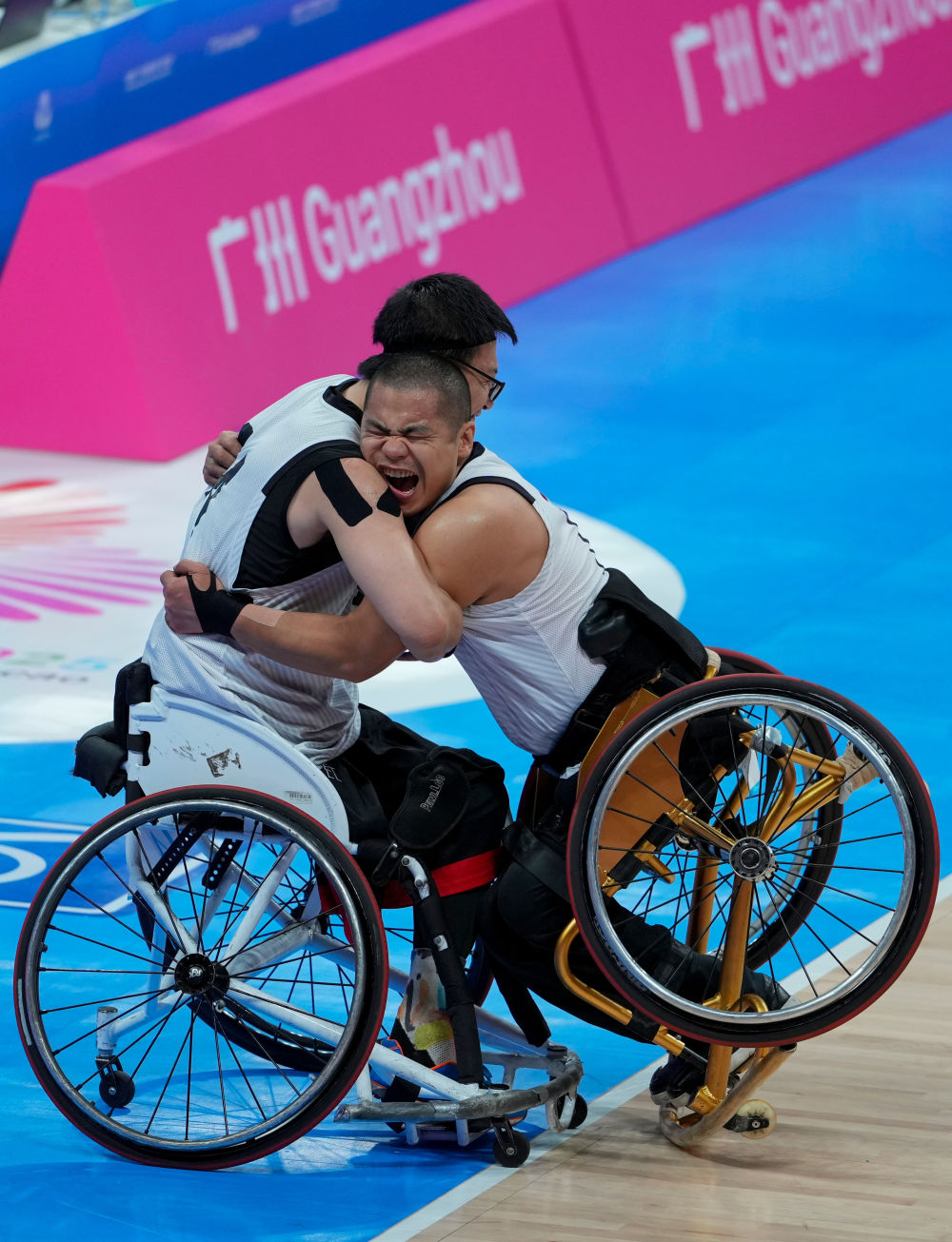 体育时评:不屈之光照亮逐梦之路 体育时评:不屈之光照亮逐梦之路