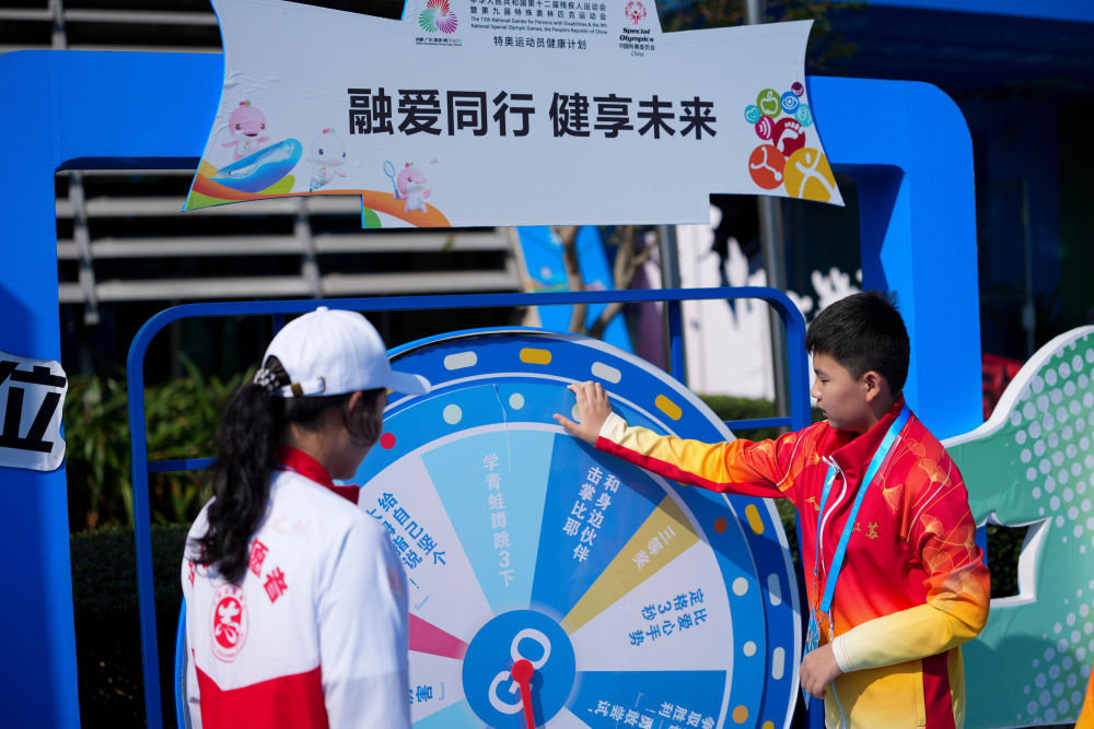 体育时评:不屈之光照亮逐梦之路 体育时评:不屈之光照亮逐梦之路