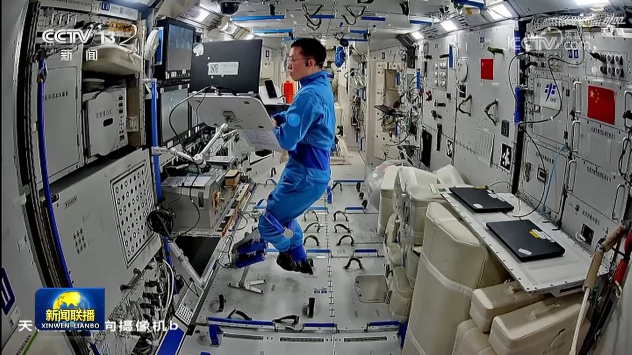 神舟二十一号航天员乘组圆满完成第一次出舱活动