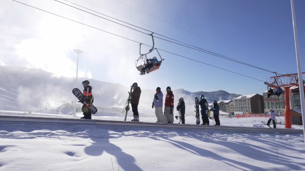 新华视点|“冷资源”点燃“热经济” 多地冰雪活动精彩纷呈