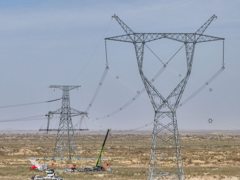 2025中国经济回眸|筑牢发展安全根基 守住风险防控底线——解码中国经济稳健前行的底气 2025中国经济回眸|筑牢发展安全根基 守住风险防控底线——解码中国经济稳健前行的底气