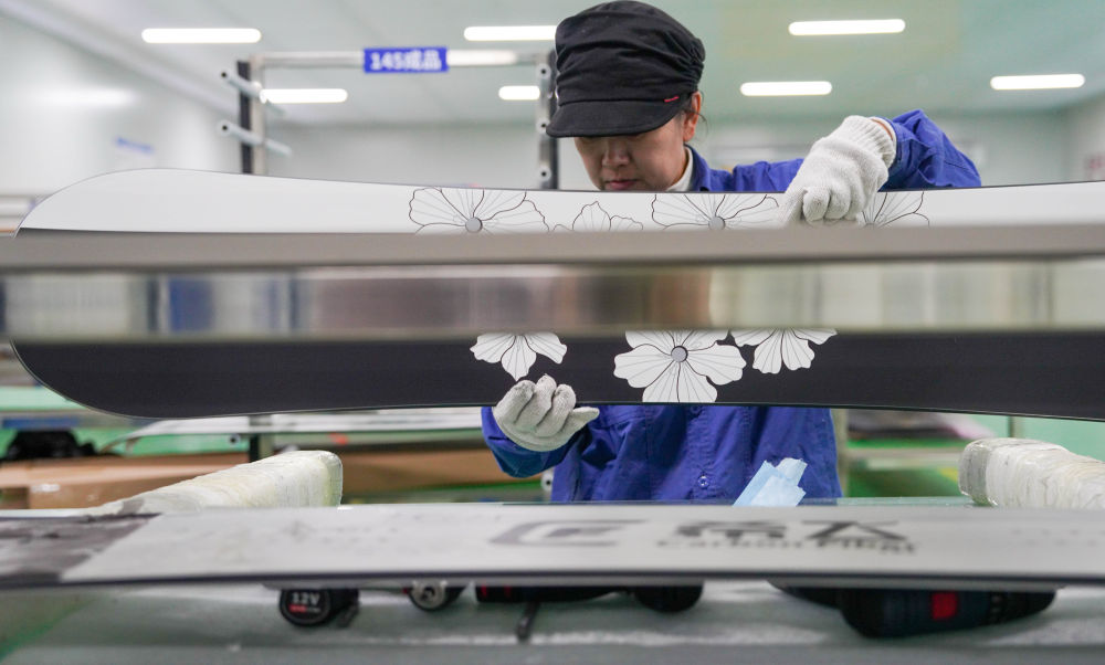 冰雪盛宴火热开启!中国让“冷资源”释放“热动能” 冰雪盛宴火热开启!中国让“冷资源”释放“热动能”