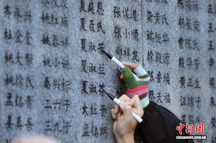 南京大屠杀幸存者家族数代人为和平接力代言