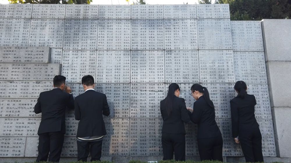 新华视点丨为了不应被遗忘的生命 新华视点丨为了不应被遗忘的生命