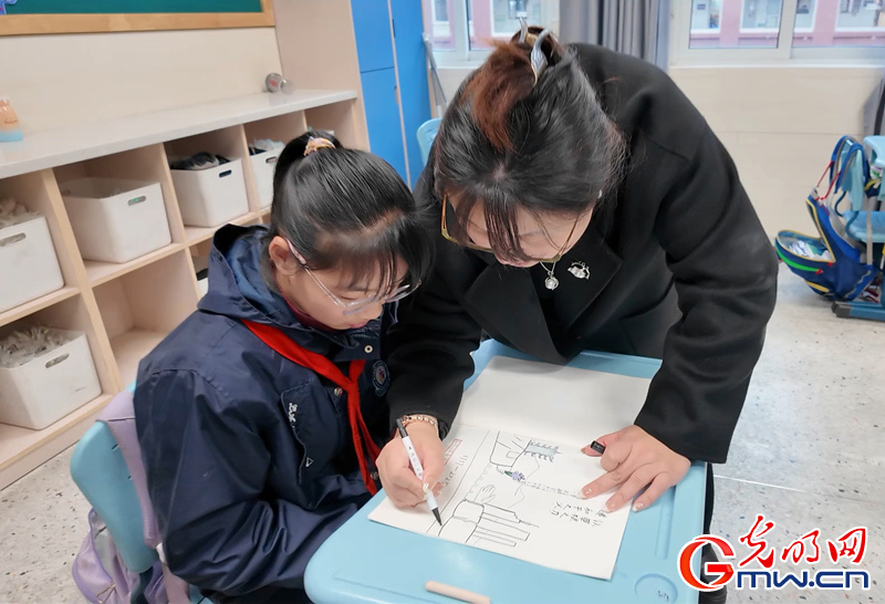 【我是历史记忆传承人】胡静雅：希望孩子们用画笔表达对历史的思考 对和平的祈愿