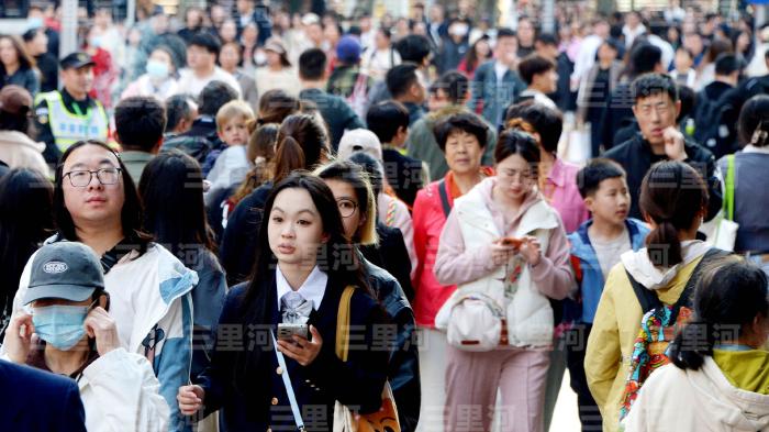 中央力推投资于人，释放民生红利