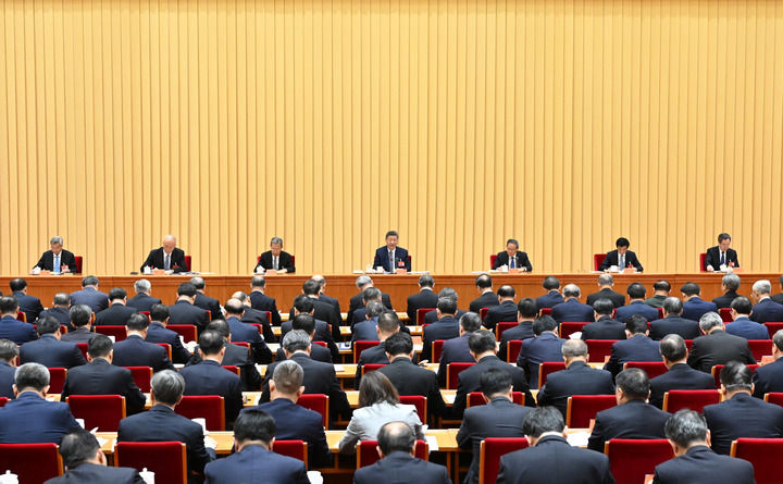 微镜头·习近平总书记在中央经济工作会议上|“因地制宜,本质是实事求是” 微镜头·习近平总书记在中央经济工作会议上|“因地制宜,本质是实事求是”