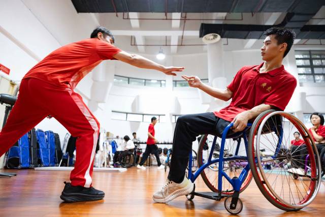 轮椅上的“剑客” 轮椅上的“剑客”