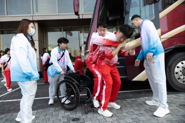 轮椅上的“剑客” 轮椅上的“剑客”