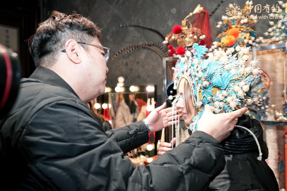 【中国有约】砖雕戏韵传百年 国际友人走进广东会馆探寻百年前的“声学黑科技”