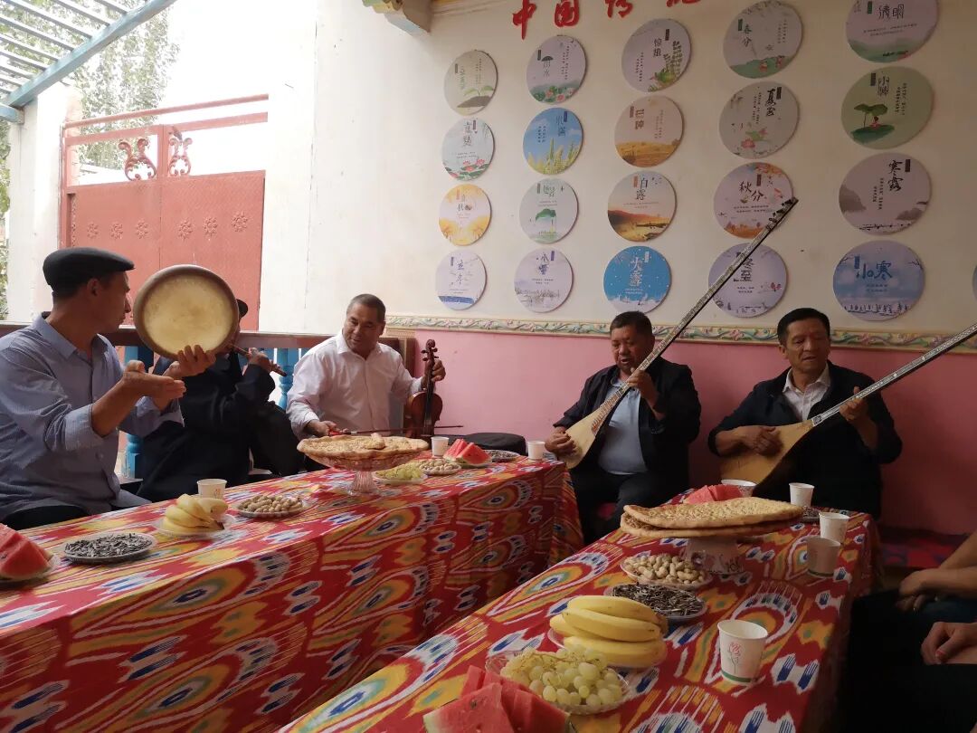 脱贫村的这五年 | 从贫困村到示范村——英买里筑起幸福新家园