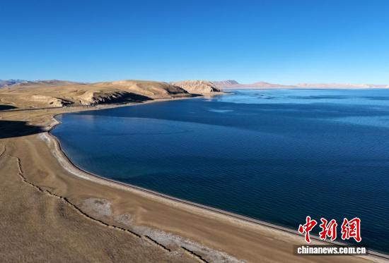 航拍冬日色林错景色壮丽