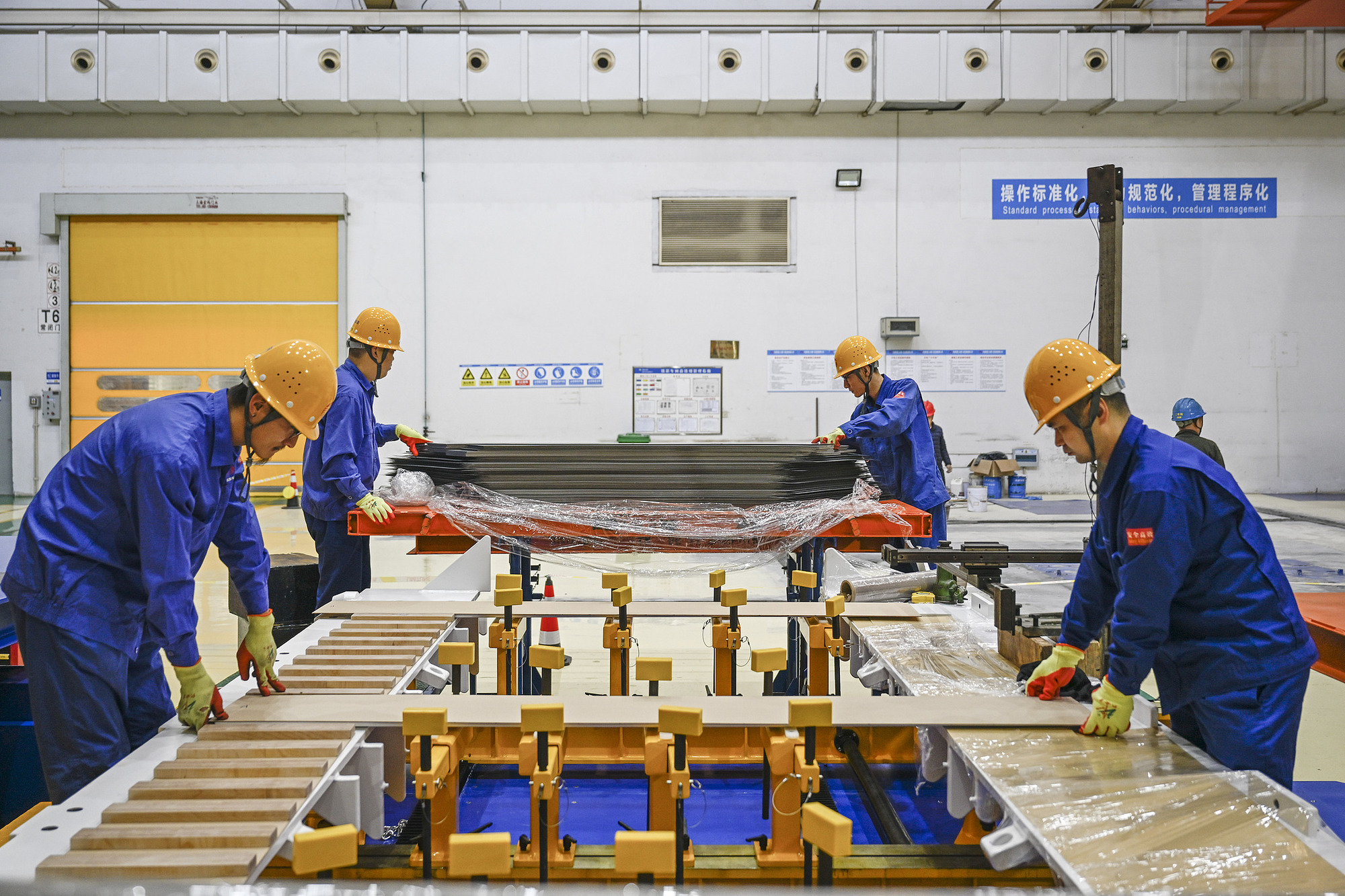 【央广时评·坚定信心①】用好优势 巩固拓展经济稳中向好势头 【央广时评·坚定信心①】用好优势 巩固拓展经济稳中向好势头