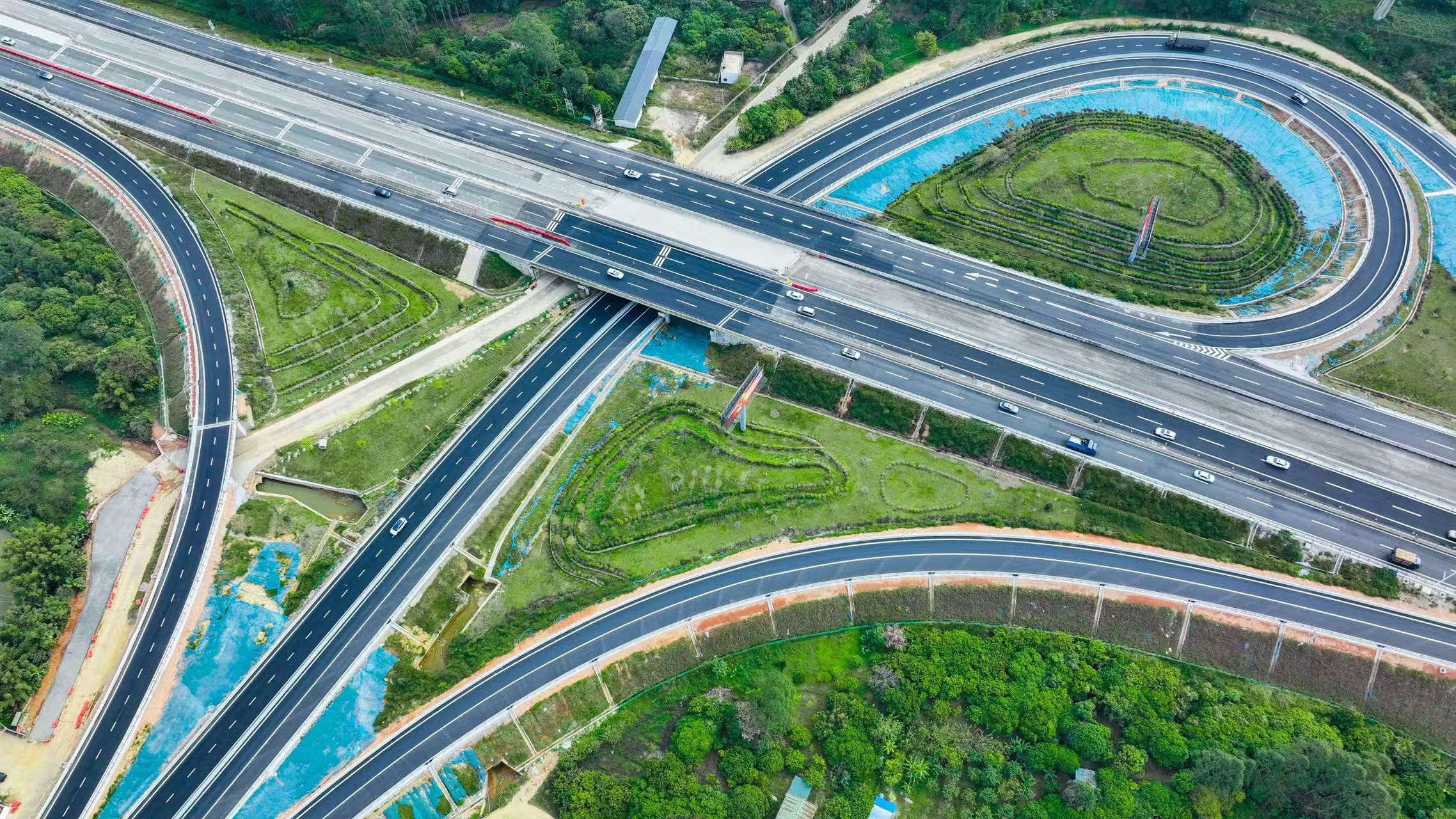 【好评中国】年终回望：交通强国书写流动中国新答卷