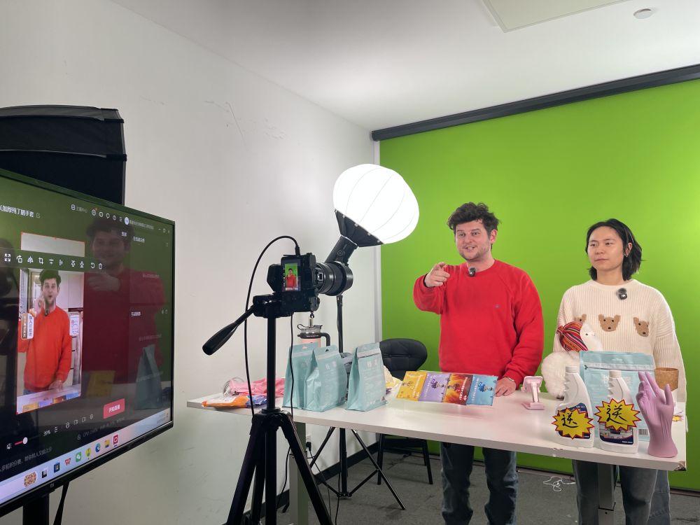 “洋土特产”、首店经济、票根经济，新名词透视中国市场内生活力